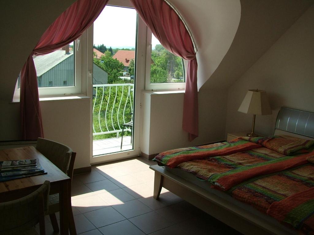 Hôtel Zoldhaz Bio Panzio à Gyenesdiás Chambre photo