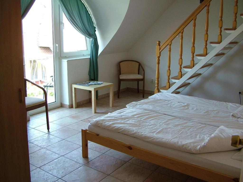 Hôtel Zoldhaz Bio Panzio à Gyenesdiás Chambre photo