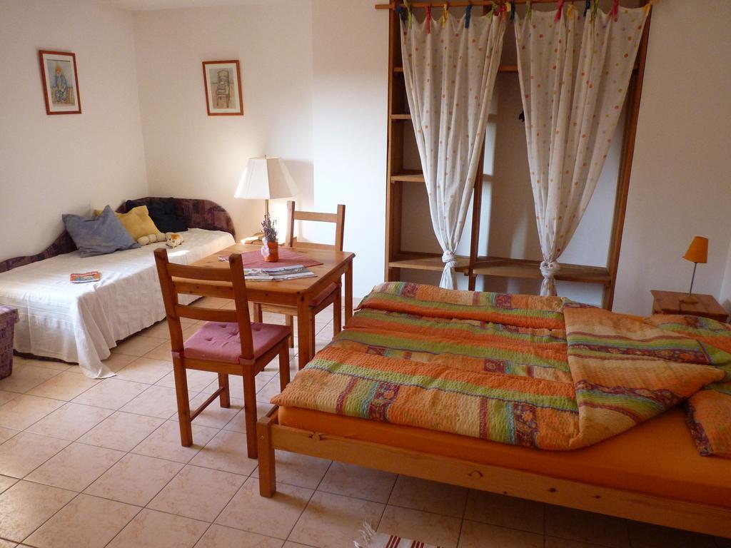 Hôtel Zoldhaz Bio Panzio à Gyenesdiás Extérieur photo